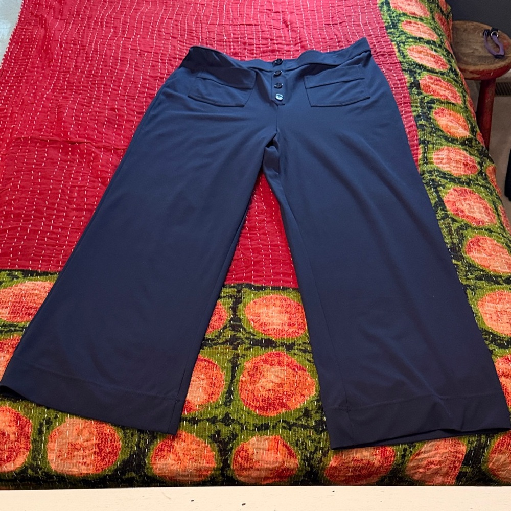 HALARA Navy Wide-Leg Cropped Button Front Pants